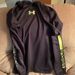 Boy’s cold gear Under Armour black shirt